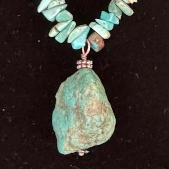 Chips Turquoise Necklace with Nugget Stone - Picture 4 of 6